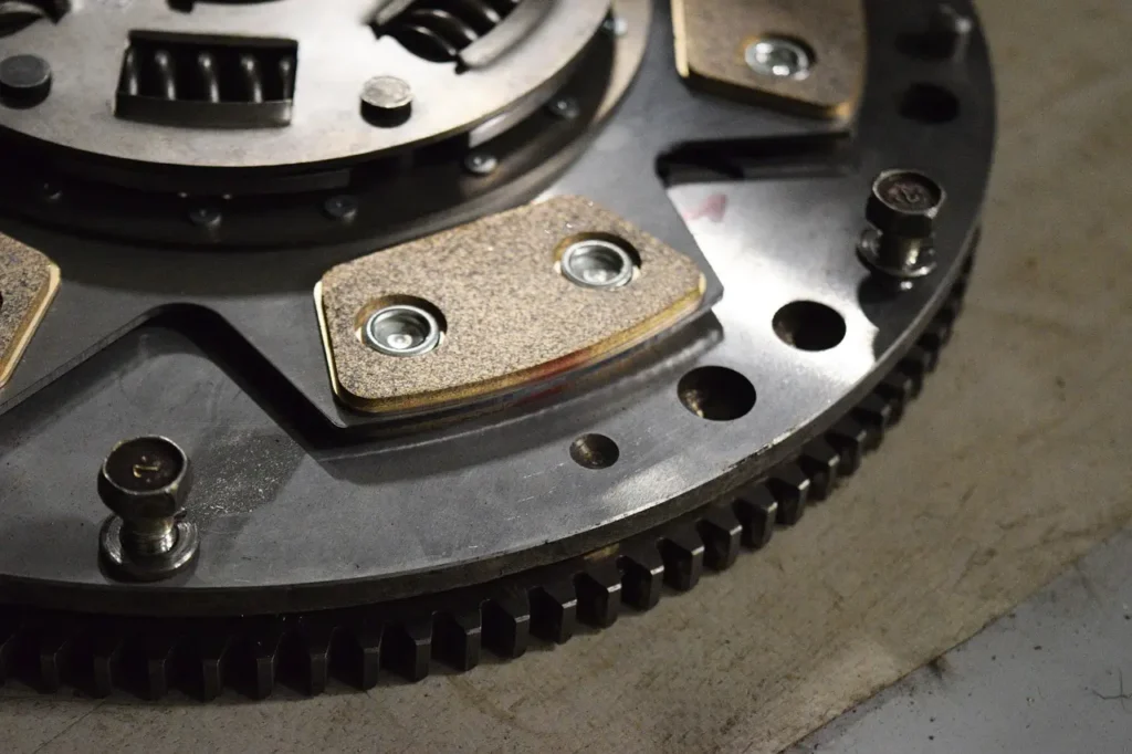 Clutch replacement vs clutch repair cost: which to choose?