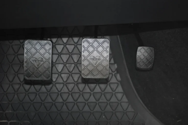 Why Does My Clutch Pedal Have No Resistance? Causes